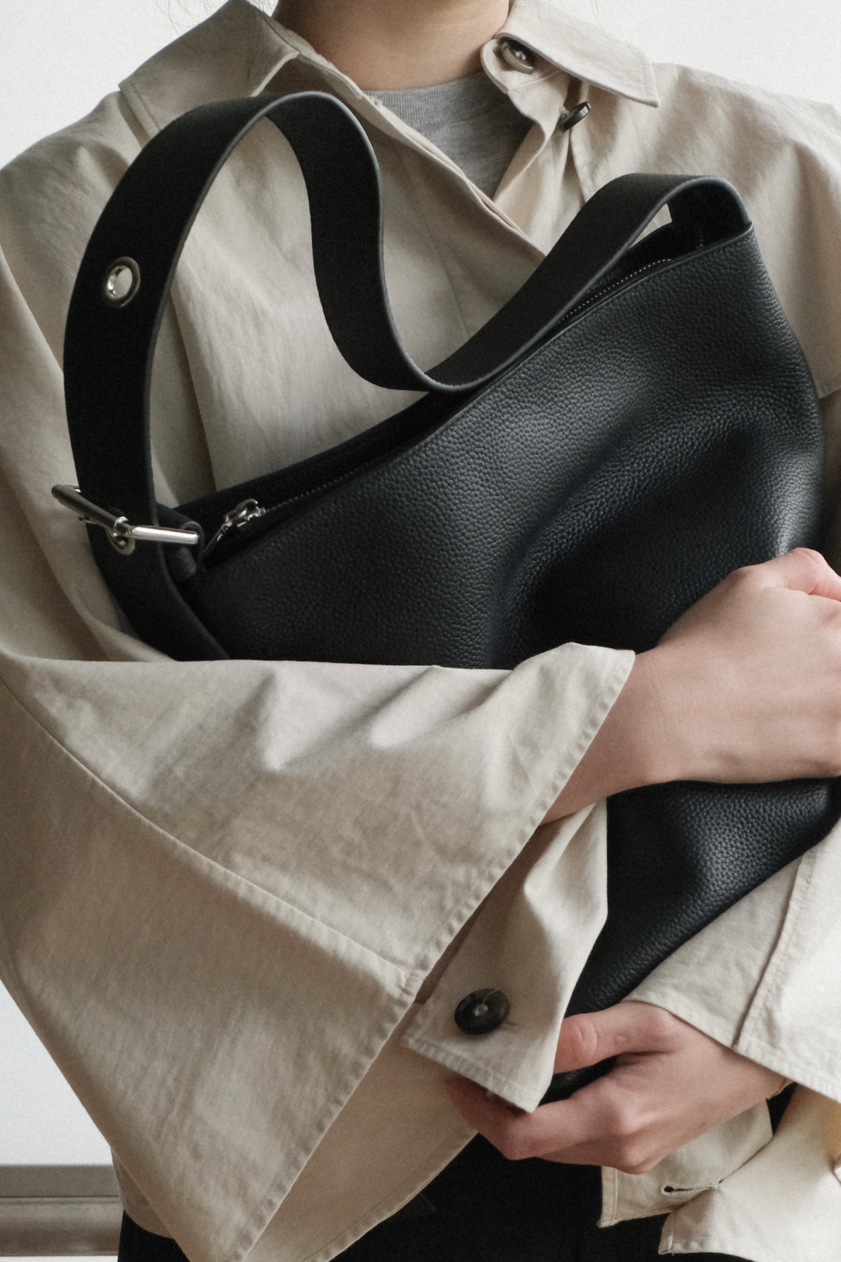 Pebble Tote Bag in Black