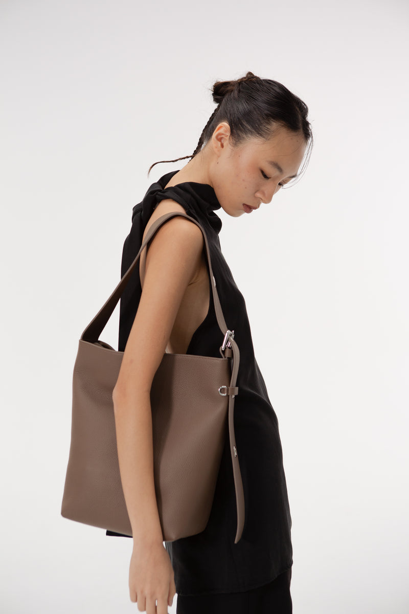 Pebble Tote Bag in Brown